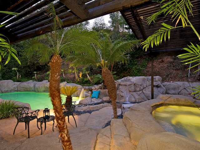 10087 Shadow Road La Mesa, CA 91941 - Photo 23 of 25 Spa and waterfall feature