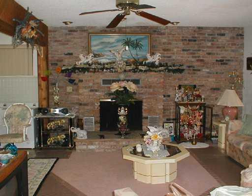 5708 Cleveland Street Hollywood, FL 33021 - Photo 2 of 6 Living Room