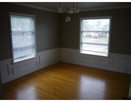 633 Sorrell Street Corpus Christi, TX 78404 - Photo 2 of 6 a view of an empty room and window