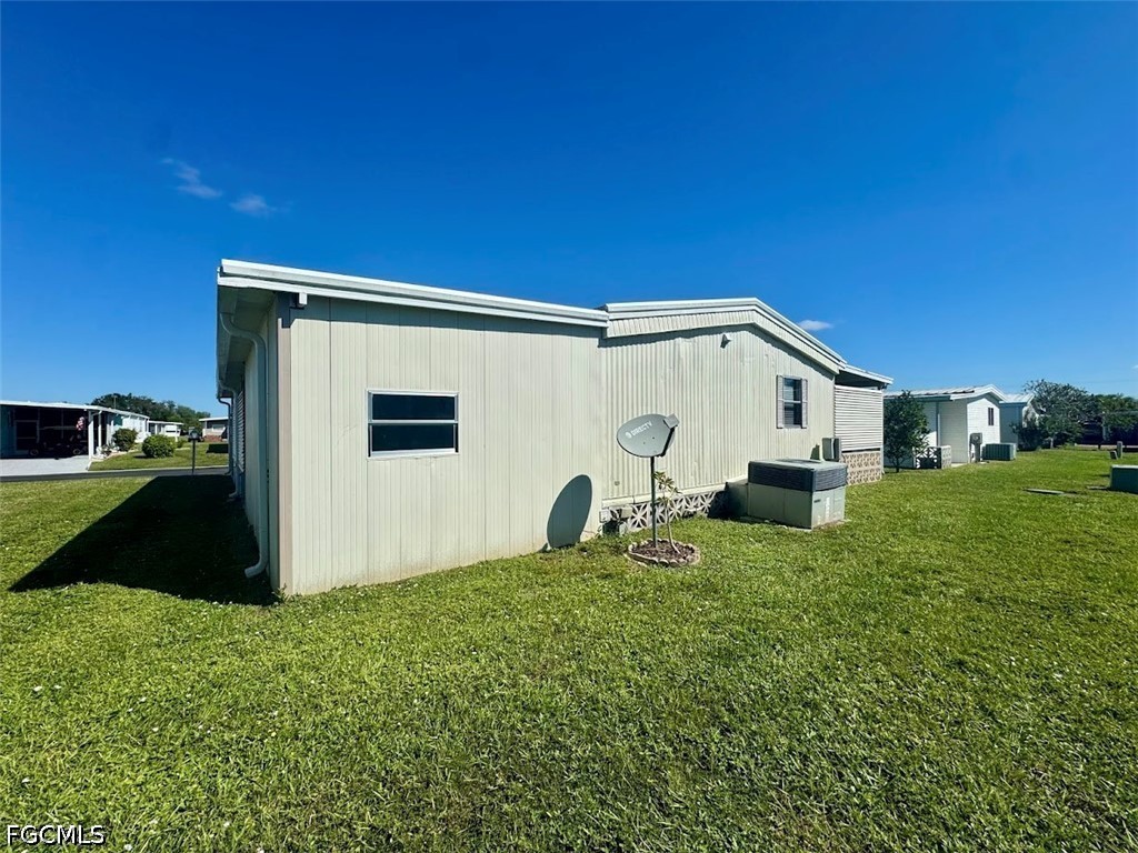 10 Hay Alva, FL 33920 - Photo 4 of 22