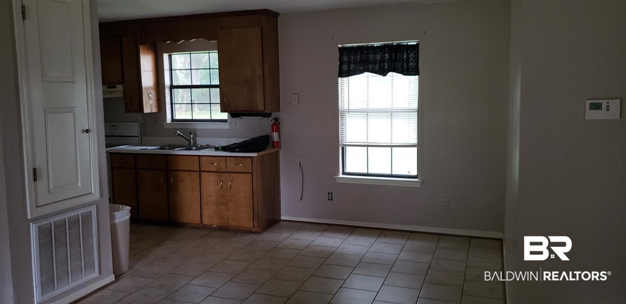 51 Ridge Road Monroeville, AL 36460 - Photo 2 of 11