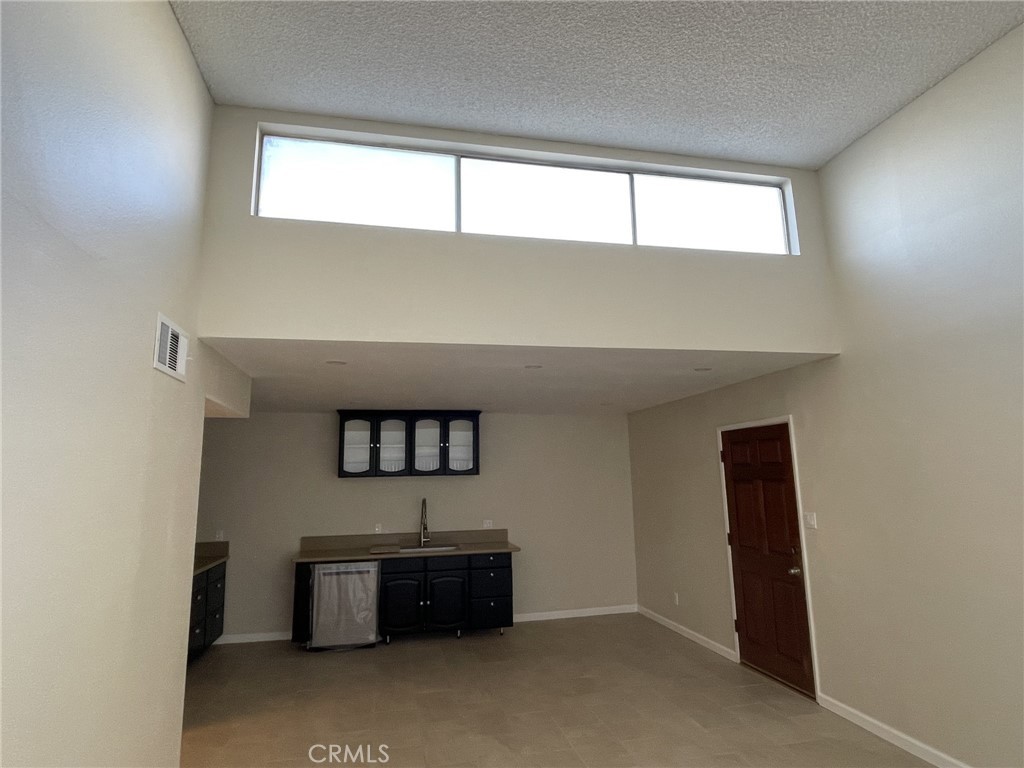 5700 Etiwanda Avenue, Unit 240 Los Angeles, CA 91356 - Photo 11 of 39 a view of room