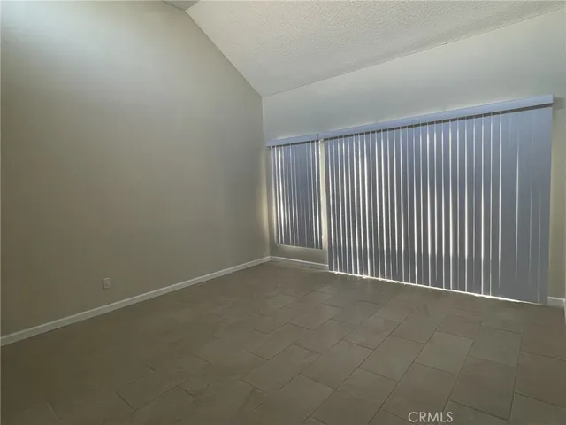 $2,695 | 5700 Etiwanda Avenue, Unit 240, Los Angeles, CA 91356