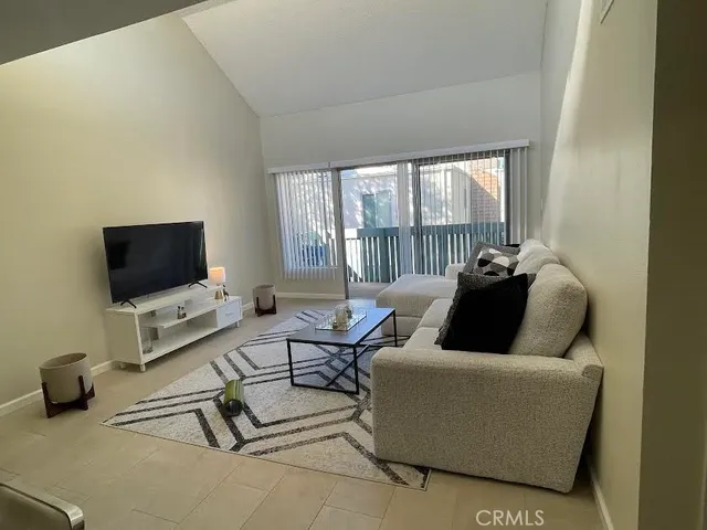 $2,695 | 5700 Etiwanda Avenue, Unit 240, Los Angeles, CA 91356