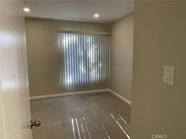 $2,695 | 5700 Etiwanda Avenue, Unit 240, Los Angeles, CA 91356