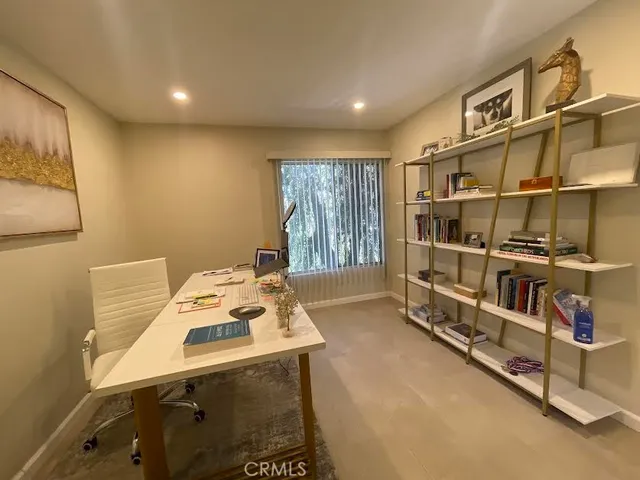 $2,695 | 5700 Etiwanda Avenue, Unit 240, Los Angeles, CA 91356