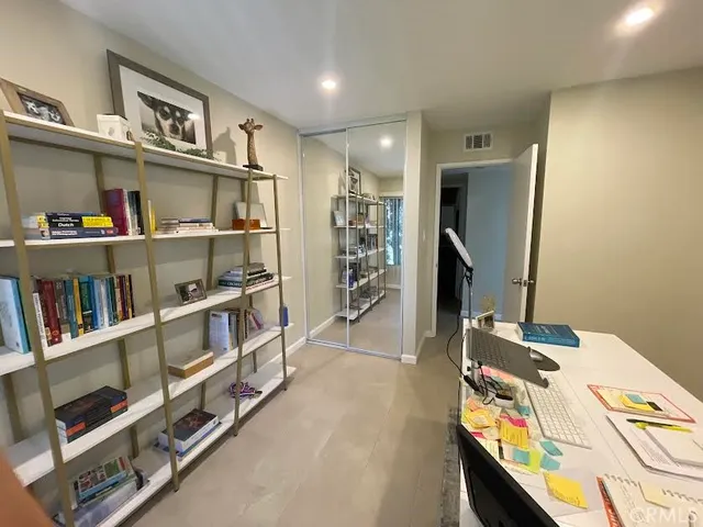 $2,695 | 5700 Etiwanda Avenue, Unit 240, Los Angeles, CA 91356