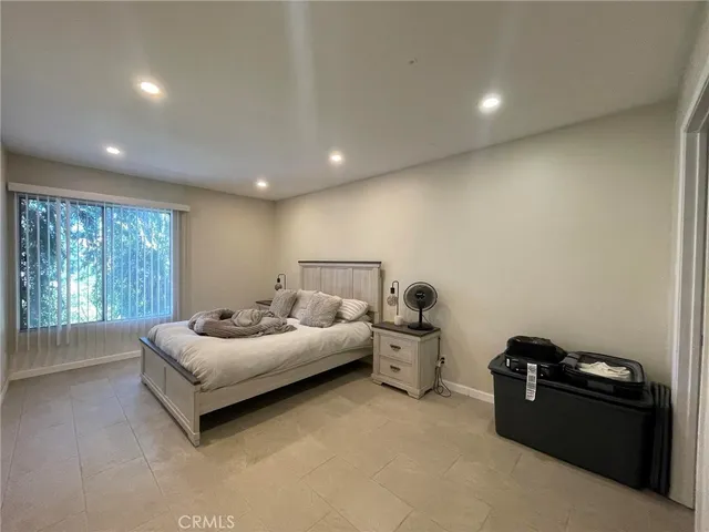 $2,695 | 5700 Etiwanda Avenue, Unit 240, Los Angeles, CA 91356