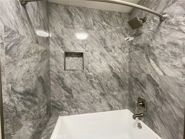 $2,695 | 5700 Etiwanda Avenue, Unit 240, Los Angeles, CA 91356