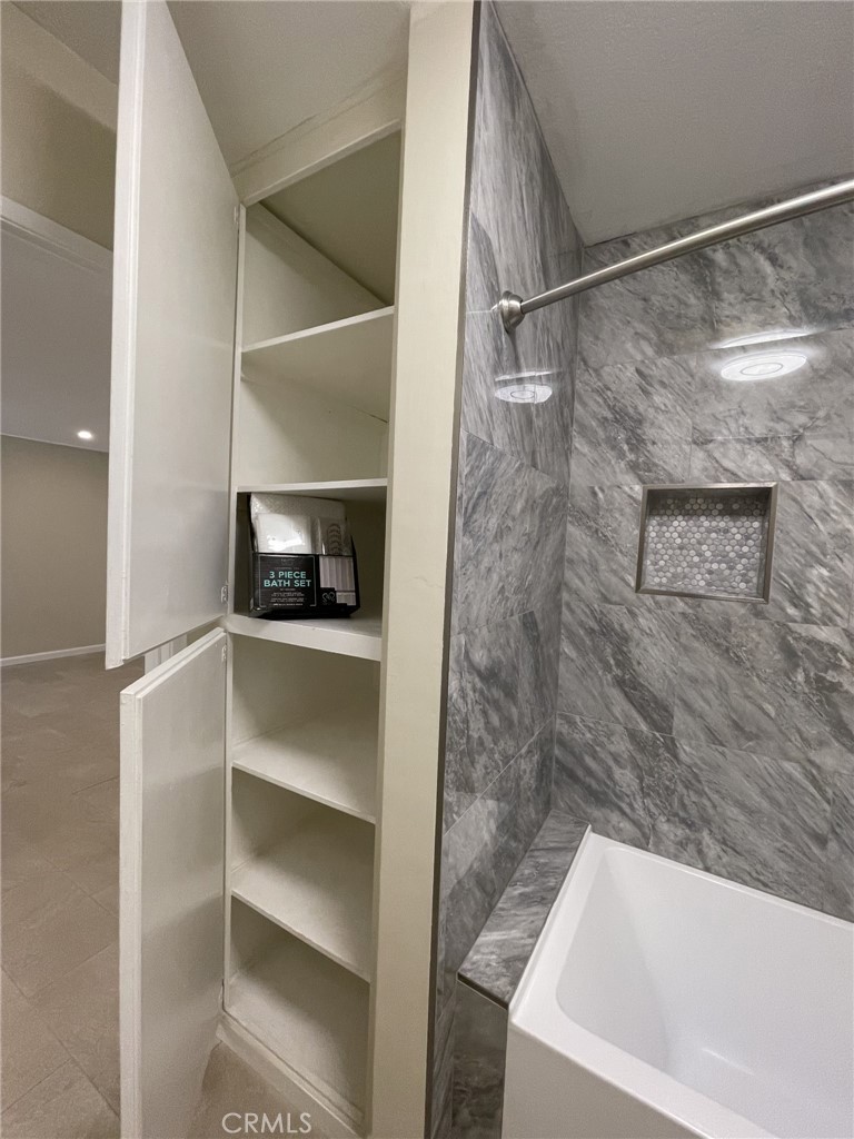 5700 Etiwanda Avenue, Unit 240 Los Angeles, CA 91356 - Photo 26 of 39 a bathroom with a bathtub and a shower