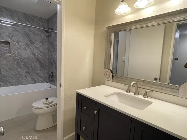 $2,695 | 5700 Etiwanda Avenue, Unit 240, Los Angeles, CA 91356