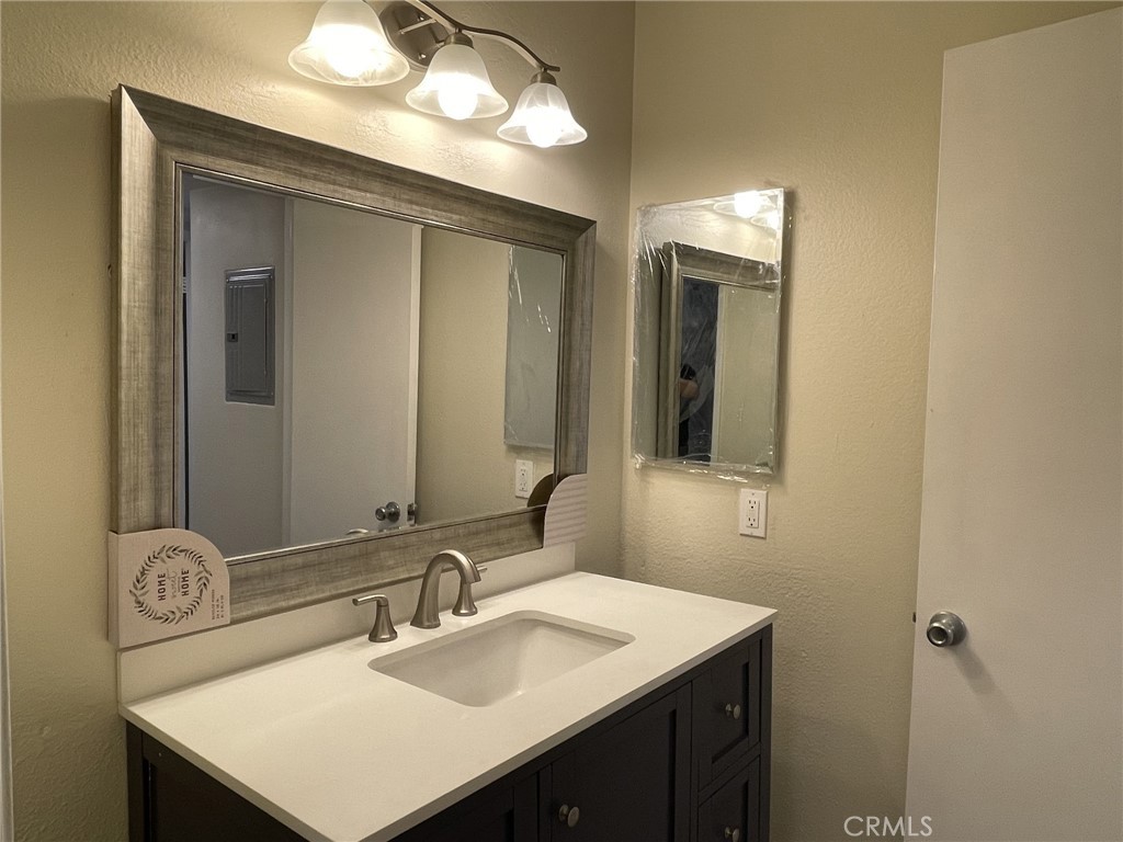 5700 Etiwanda Avenue, Unit 240 Los Angeles, CA 91356 - Photo 29 of 39 a bathroom with a sink vanity and a mirror