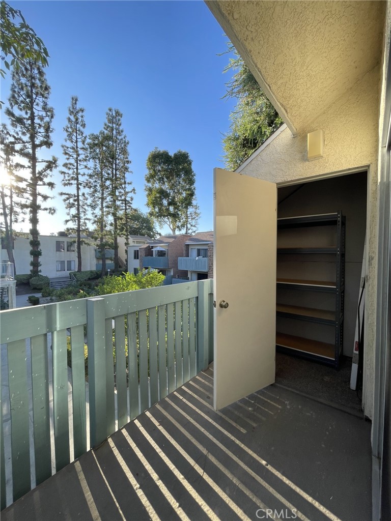 5700 Etiwanda Avenue, Unit 240 Los Angeles, CA 91356 - Photo 31 of 39 a view of a balcony with an outdoor space