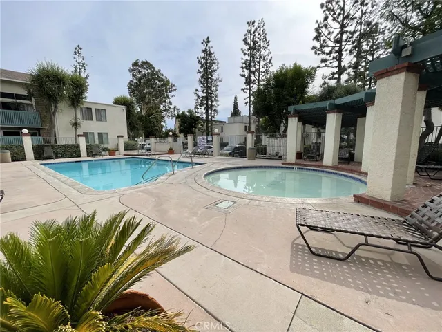 $2,695 | 5700 Etiwanda Avenue, Unit 240, Los Angeles, CA 91356