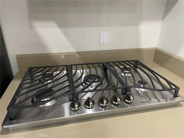 $2,695 | 5700 Etiwanda Avenue, Unit 240, Los Angeles, CA 91356