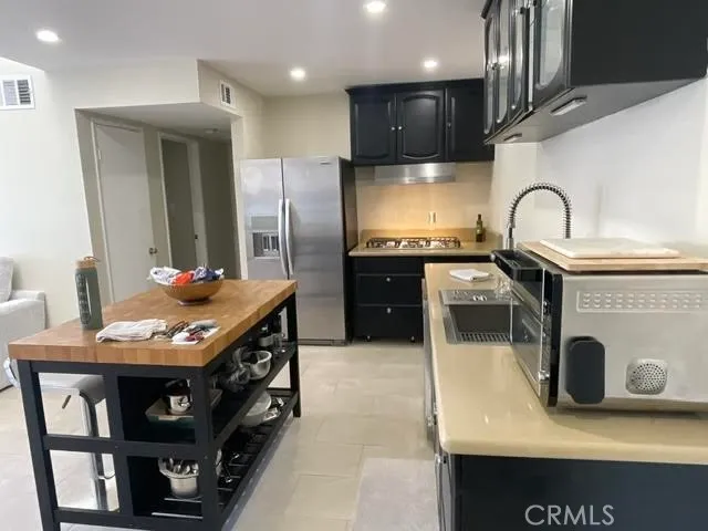 $2,695 | 5700 Etiwanda Avenue, Unit 240, Los Angeles, CA 91356