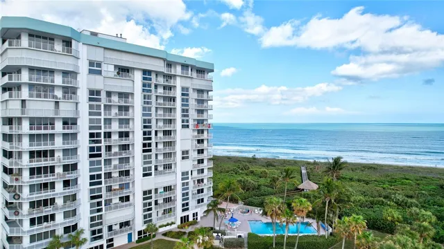 $495,000 | 2700 North Hwy A1A, Unit 806, Hutchinson Island, FL 34949