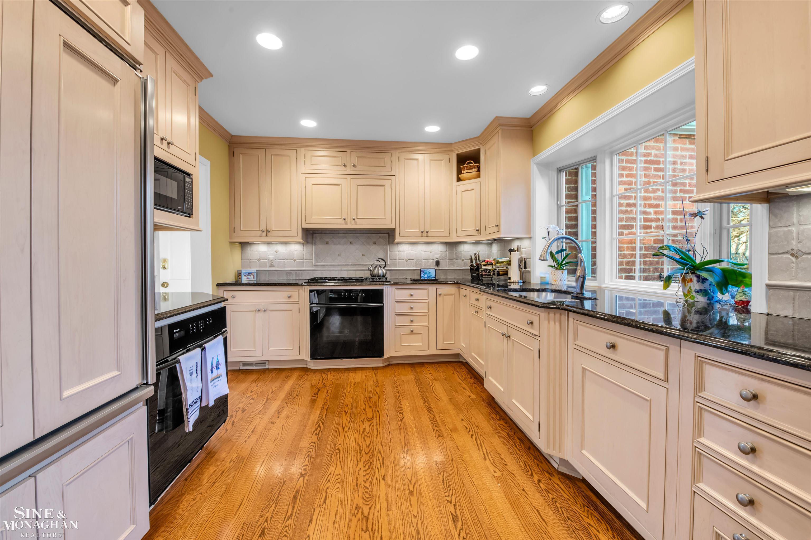 36 Beacon Hill Road Grosse Pointe, MI 48236 - Photo 8 of 49 50102311-7.JPG