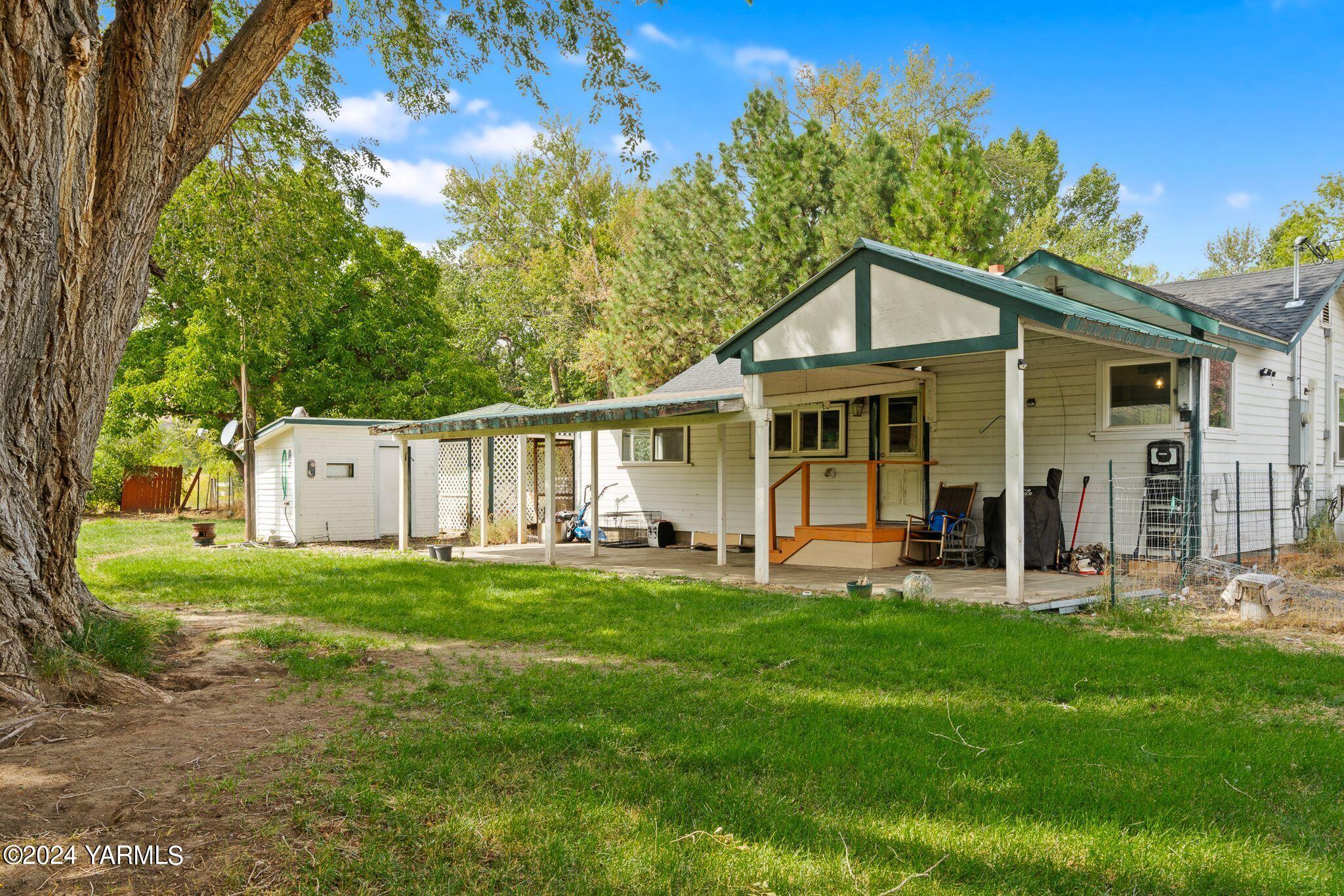 30 Craig Road Naches, WA 98937 - Photo 17 of 21 a front view of a house with a yard and porch