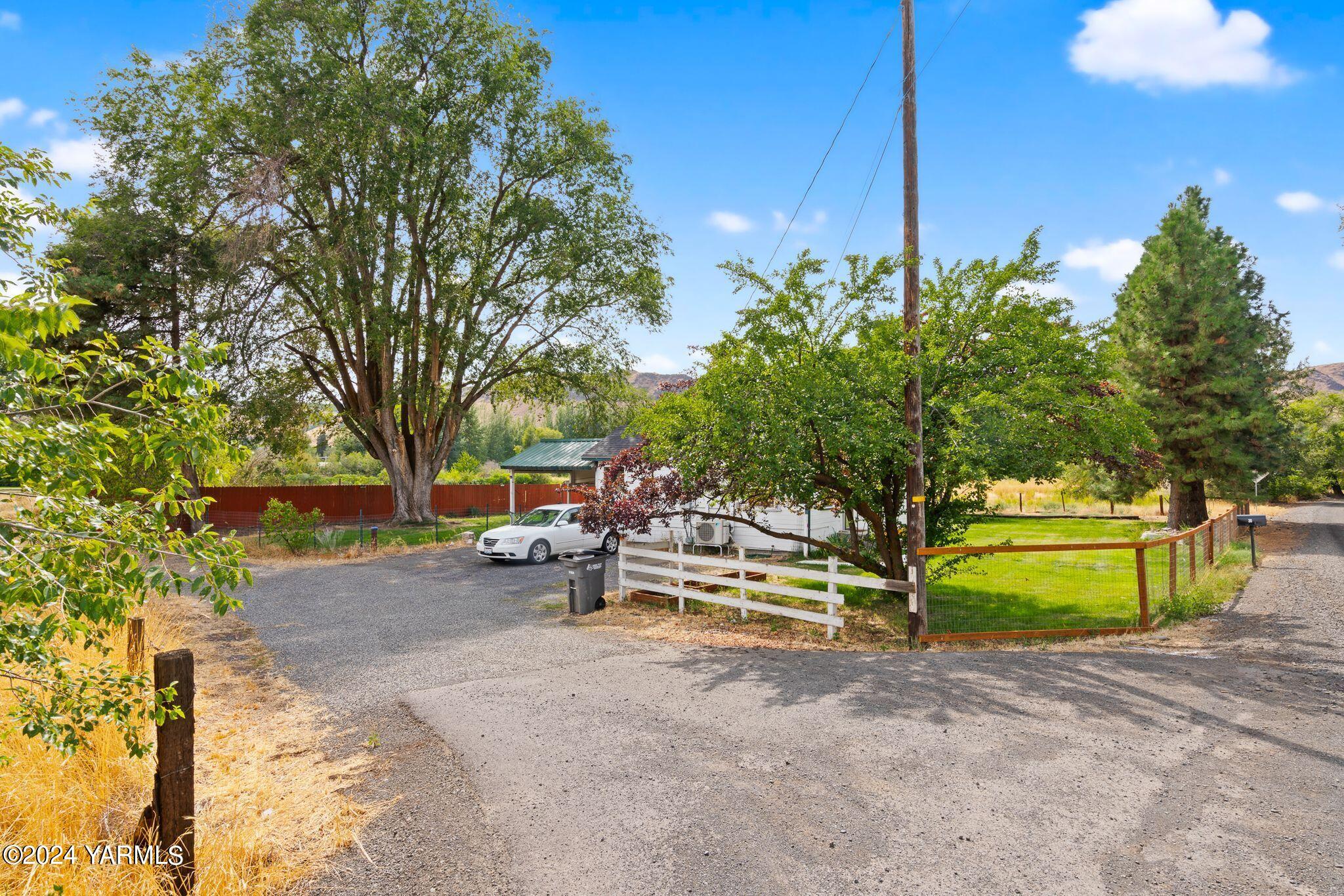 30 Craig Road Naches, WA 98937 - Photo 19 of 21 a view of a park with large trees