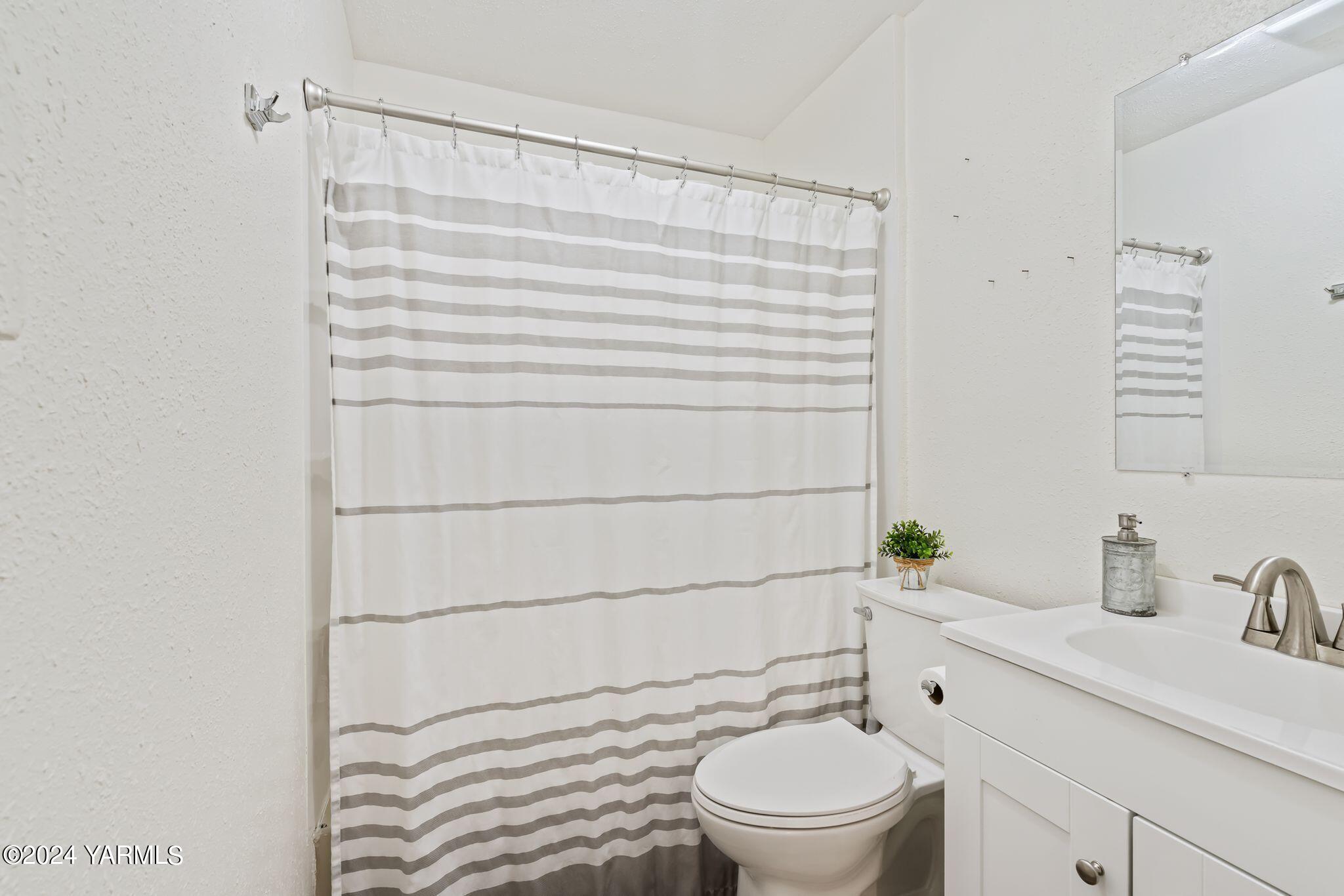 30 Craig Road Naches, WA 98937 - Photo 10 of 21 a bathroom with a sink a toilet and shower