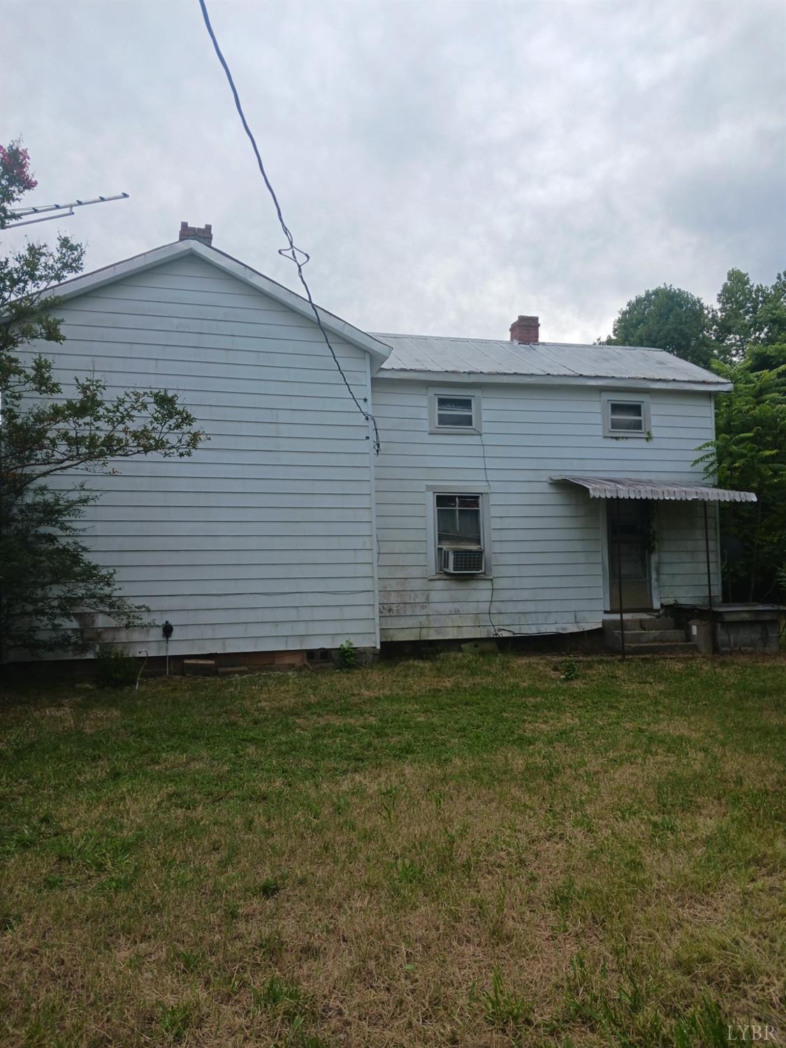 6301 Straightstone Road Long Island, VA 24569 - Photo 13 of 17 a backyard of a house