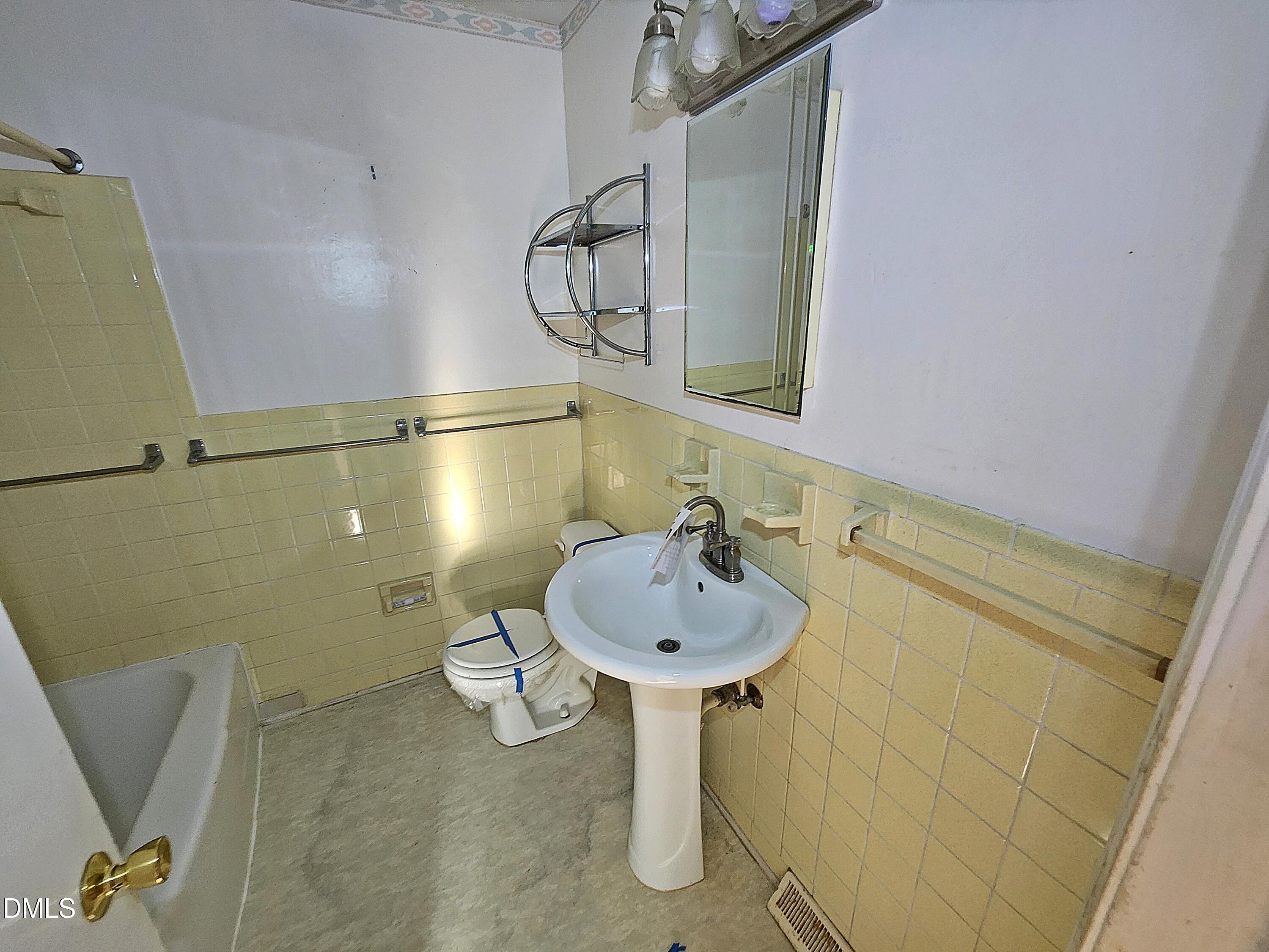 239 Hamilton Road Chapel Hill, NC 27517 - Photo 13 of 30 20251109_150035