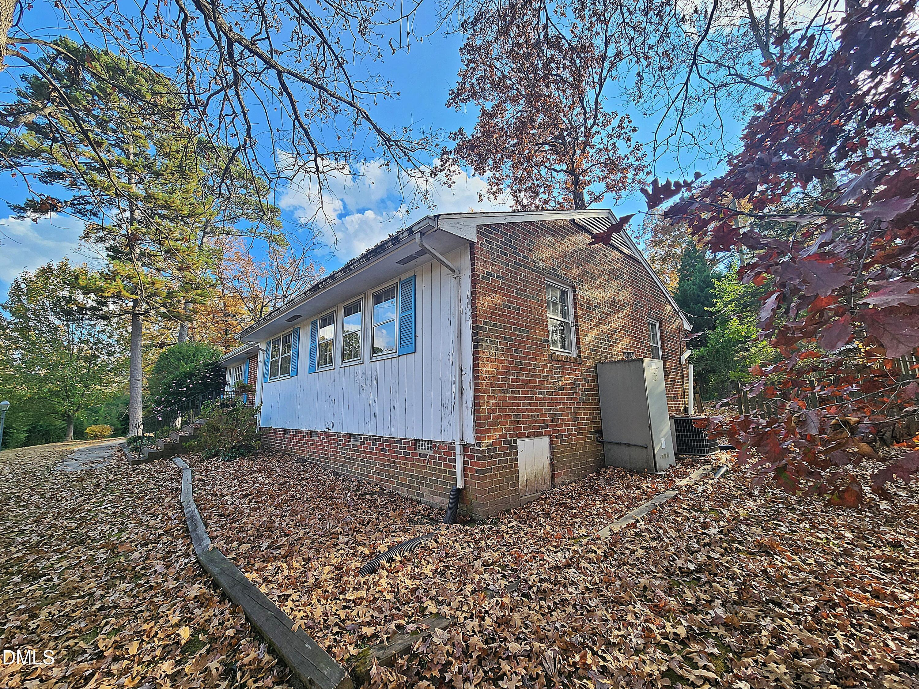 239 Hamilton Road Chapel Hill, NC 27517 - Photo 4 of 30 20251109_145727