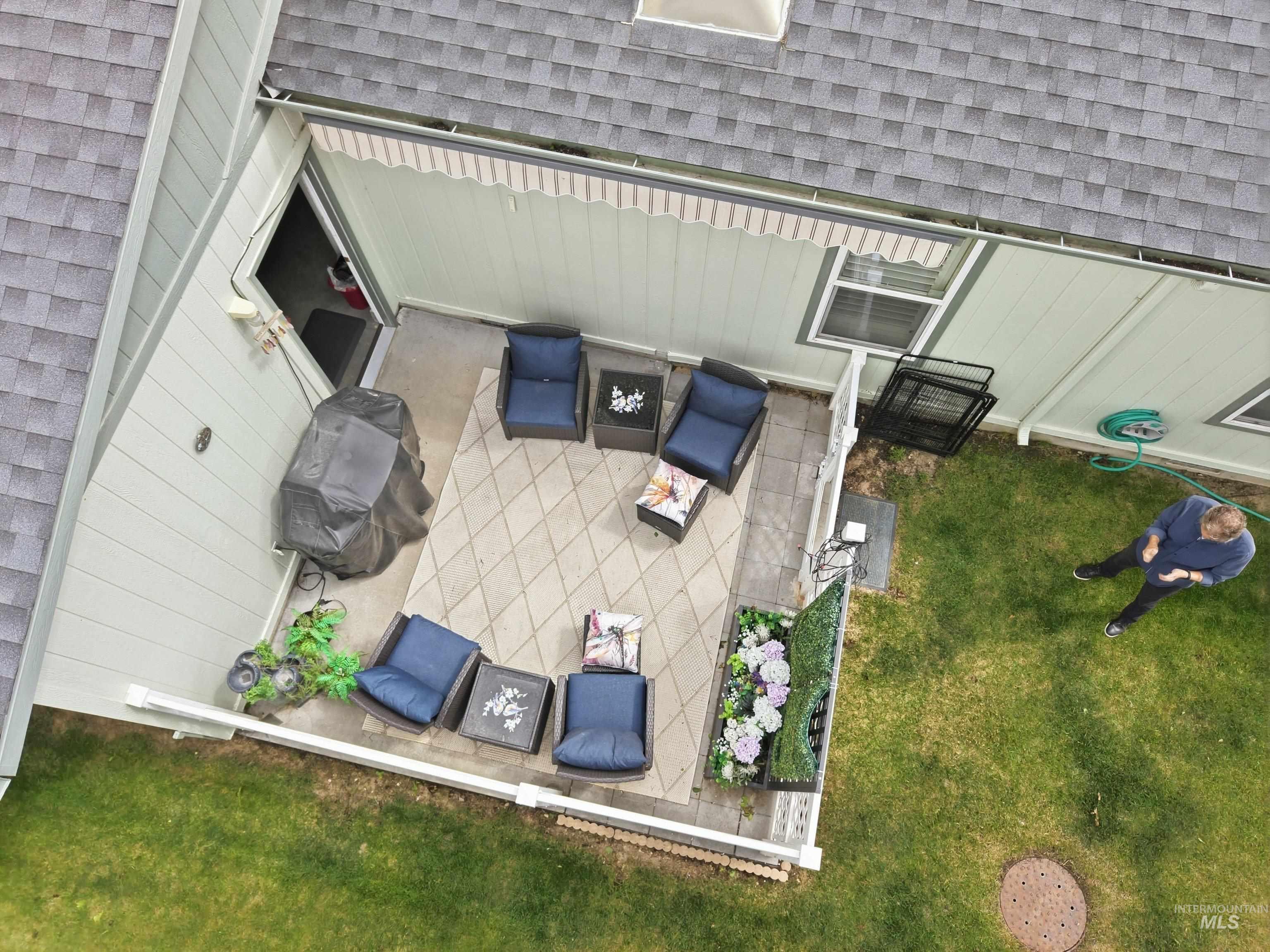 421 South Curtis Road, Unit 202 202 Boise, ID 83705 - Photo 40 of 41 Private patio area with concrete pavers and an awning