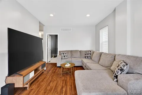 $249,900 | 4739 Hummel Avenue, St. Louis, MO 63116