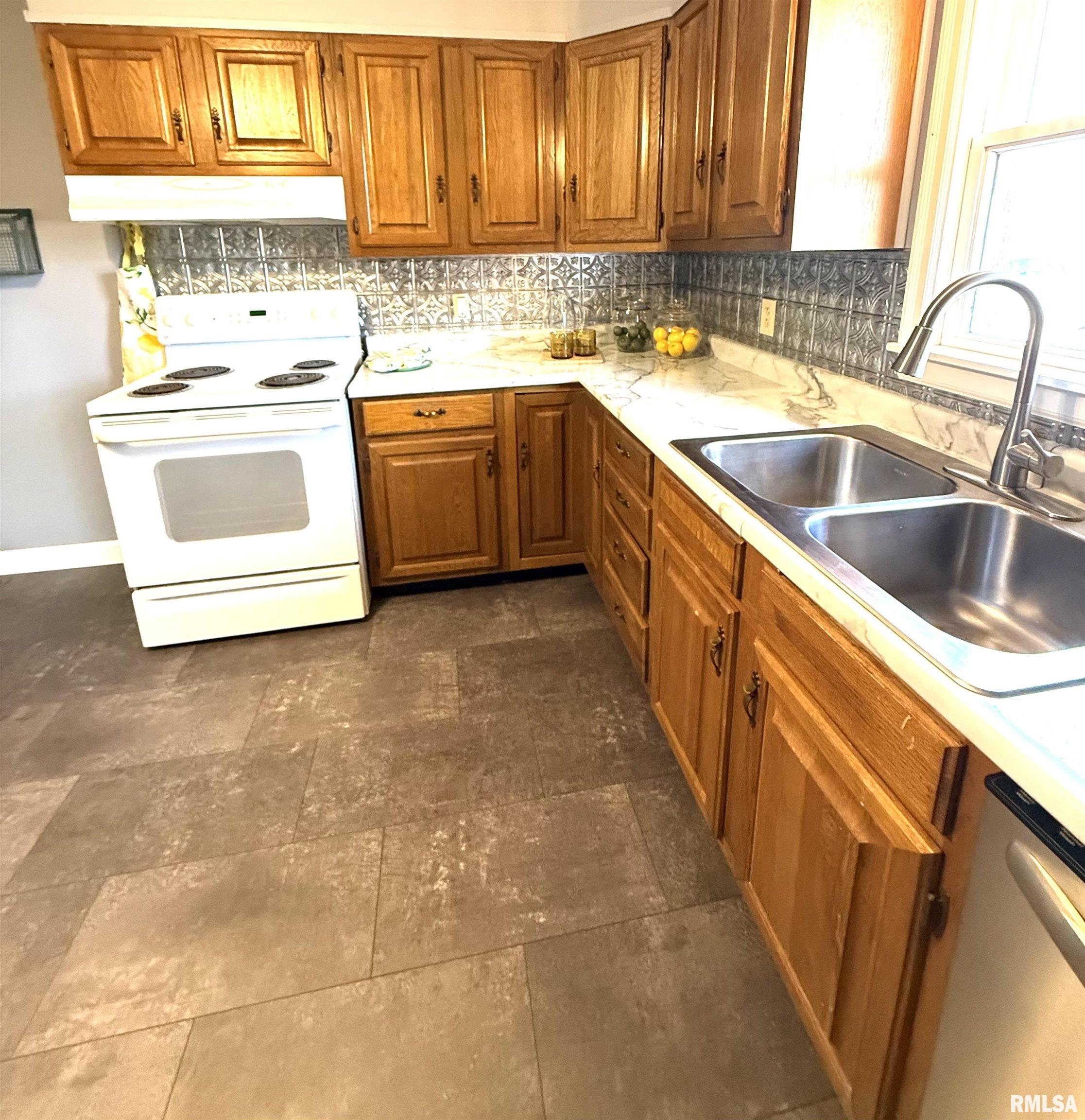 206 Pine Street Ursa, IL 62376 - Photo 7 of 18