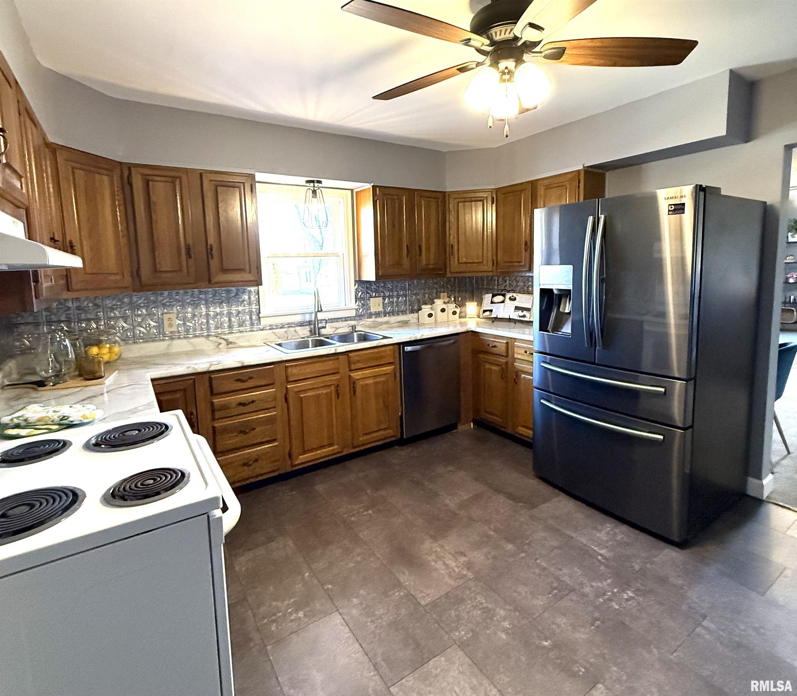 206 Pine Street Ursa, IL 62376 - Photo 9 of 18