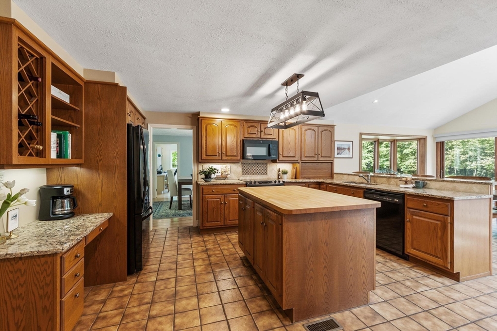 105 Slough Road Harvard, MA 01451 - Photo 12 of 38