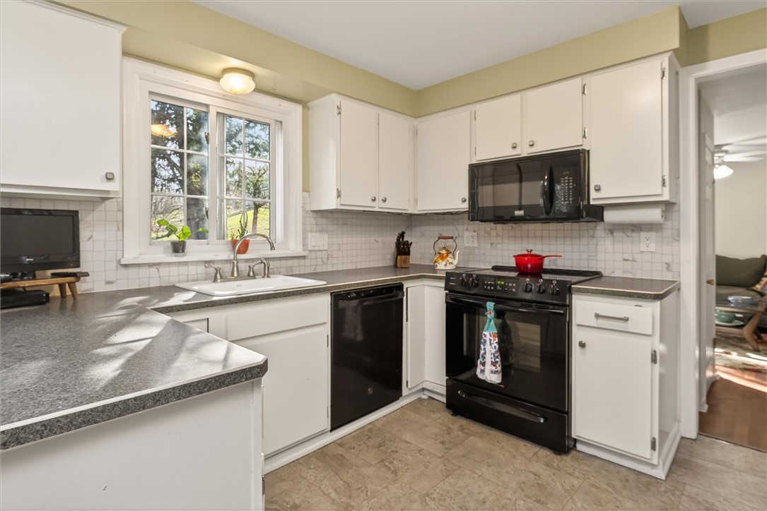 8 Mountain Rise Perinton, NY 14450 - Photo 15 of 50