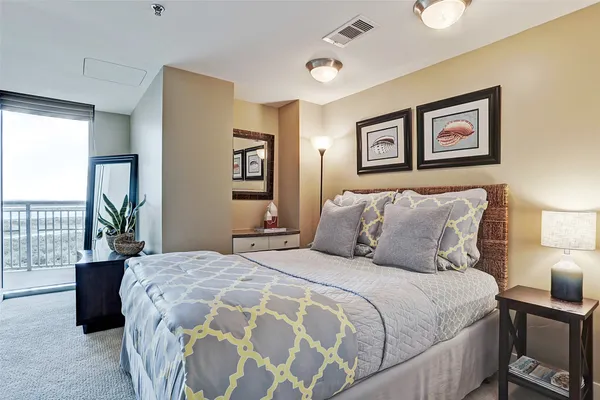 $3,600 | 801 East Beach Drive, Unit TW0600, Galveston, TX 77550