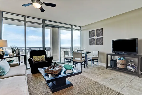 $3,600 | 801 East Beach Drive, Unit TW0600, Galveston, TX 77550