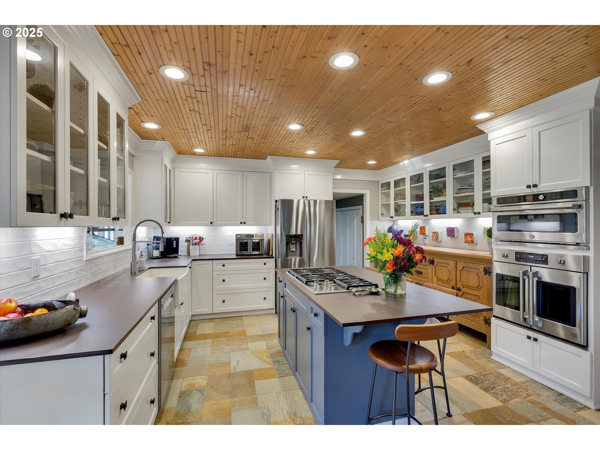 11800 South Carus Road Canby, OR 97013 - Photo 11 of 45 a kitchen with stainless steel appliances kitchen island granite countertop a stove refrigerator and a sink