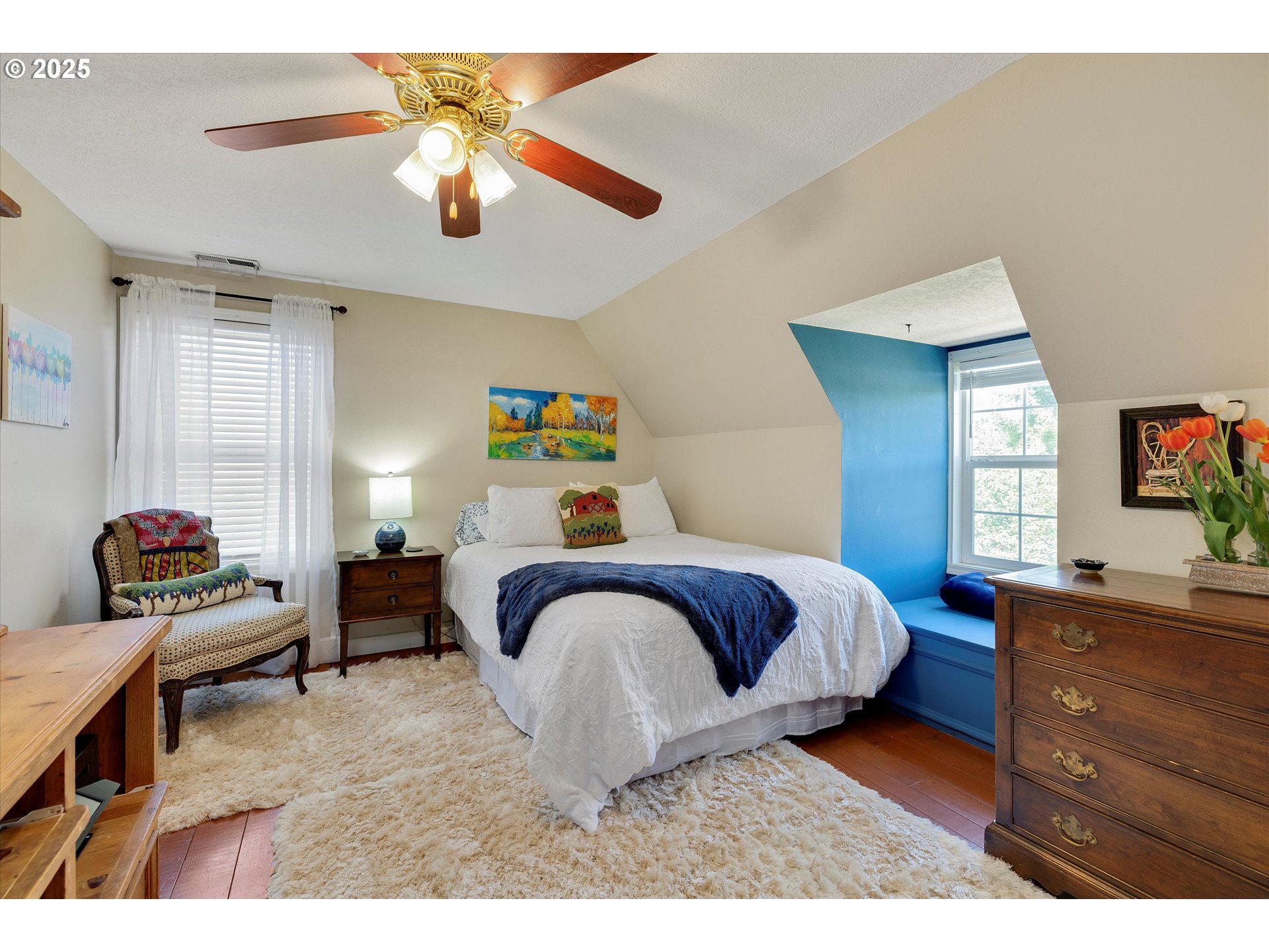 11800 South Carus Road Canby, OR 97013 - Photo 14 of 45 a bedroom with a bed and a dresser