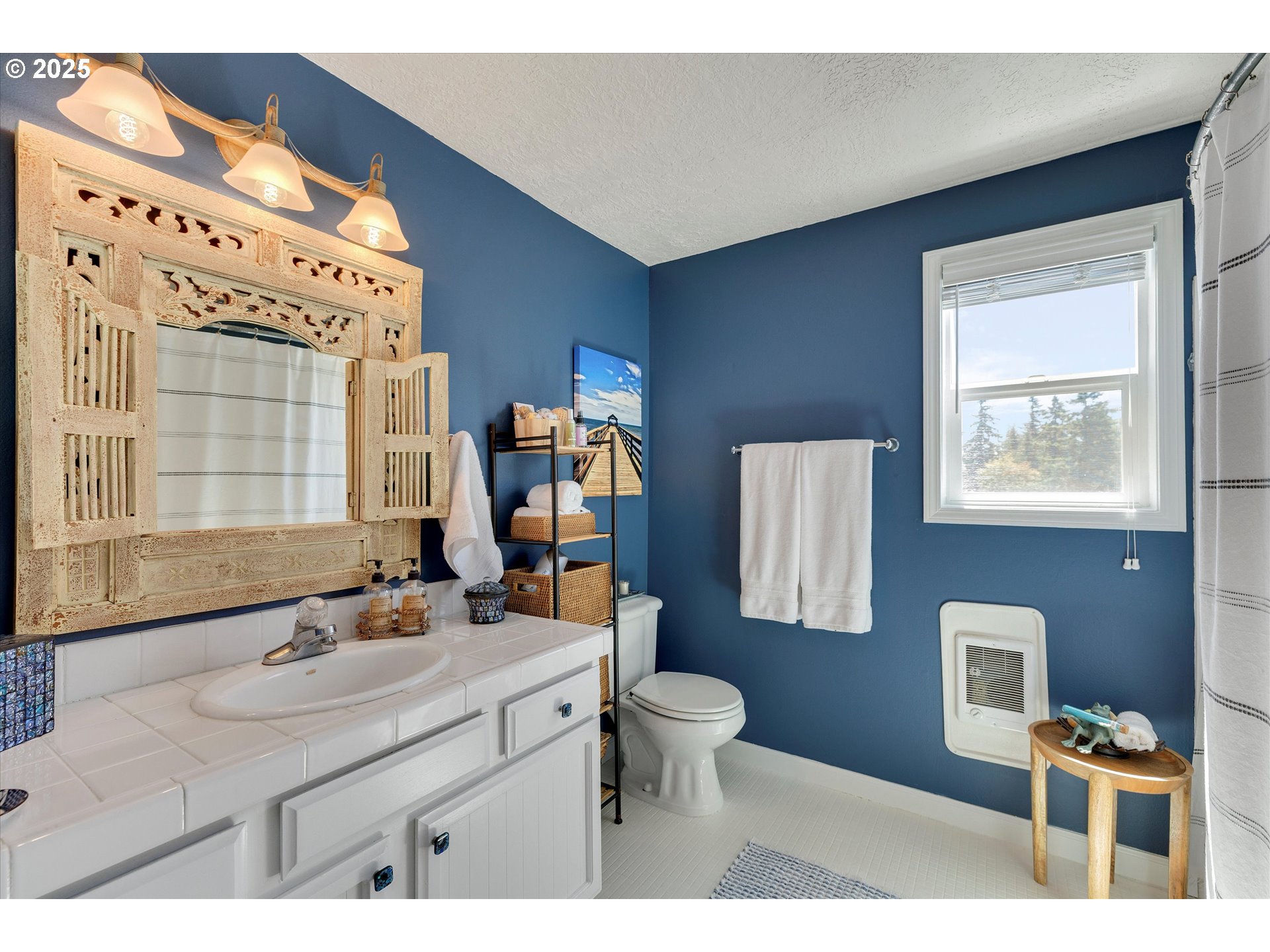 11800 South Carus Road Canby, OR 97013 - Photo 15 of 45 a bathroom with a sink toilet and mirror