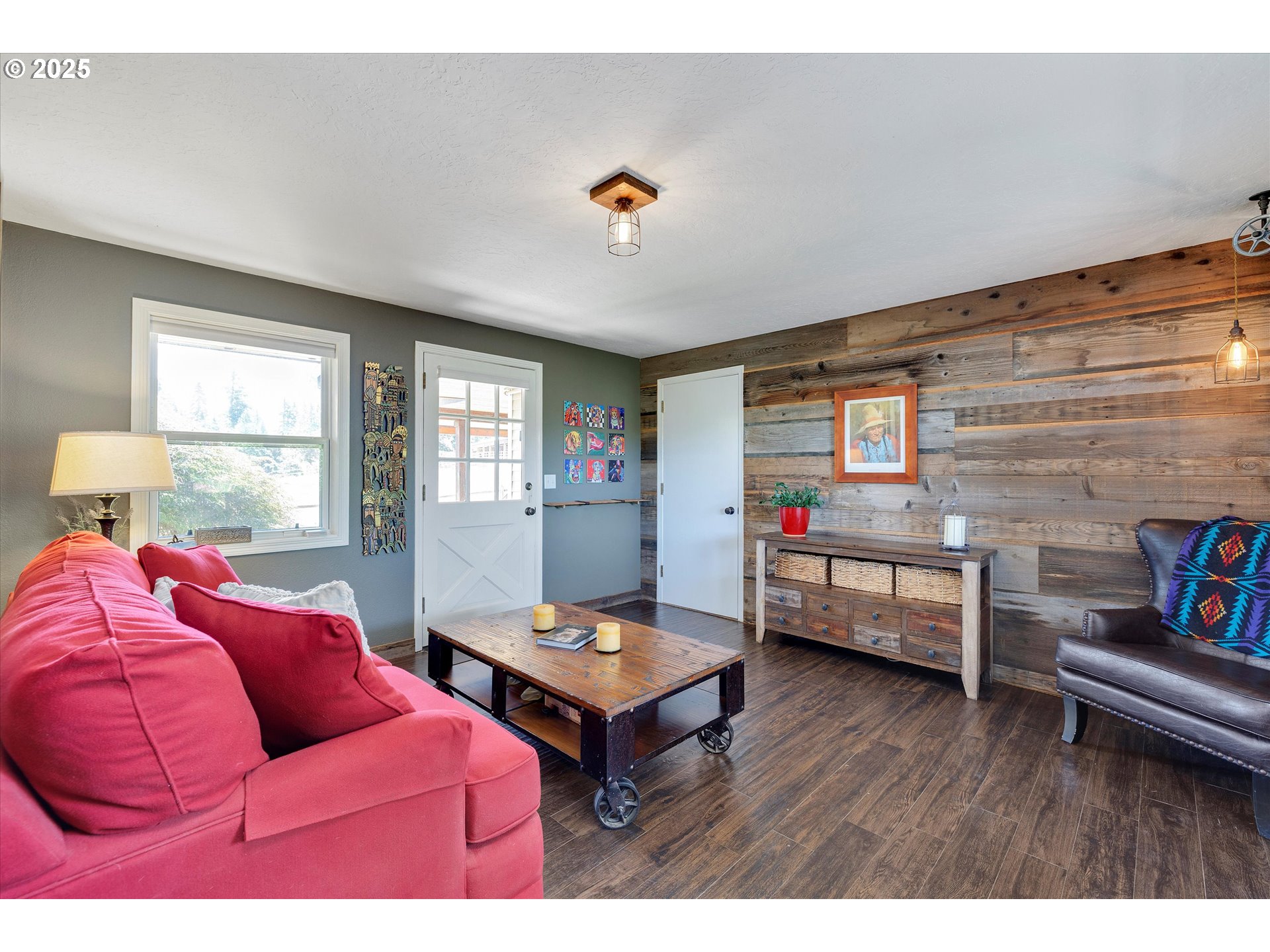 11800 South Carus Road Canby, OR 97013 - Photo 19 of 45 a living room with furniture and a window