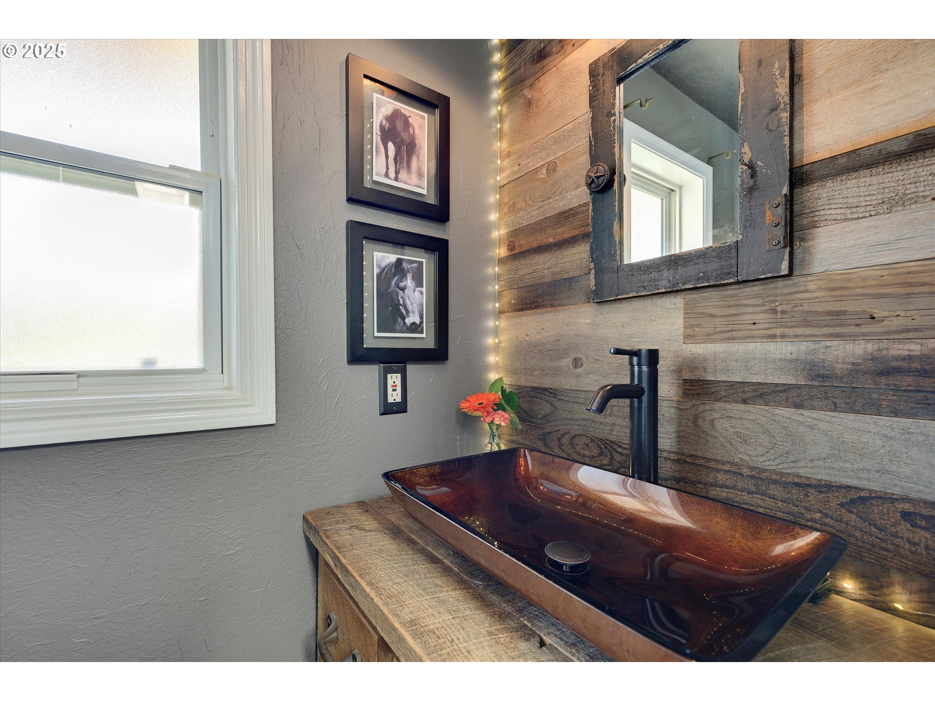 11800 South Carus Road Canby, OR 97013 - Photo 20 of 45 a view of living room and window