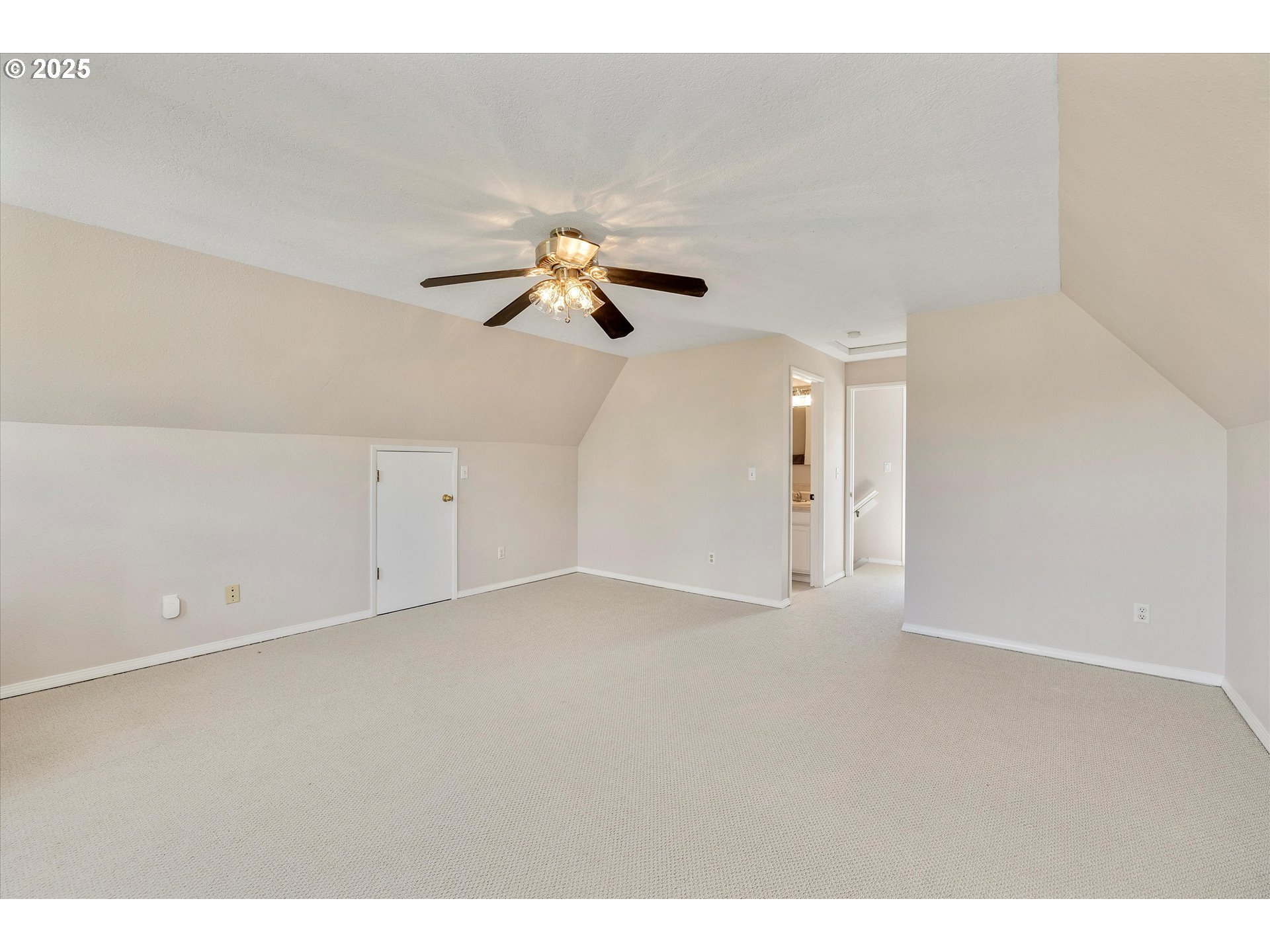 11800 South Carus Road Canby, OR 97013 - Photo 22 of 45 a view of a big room with carpet