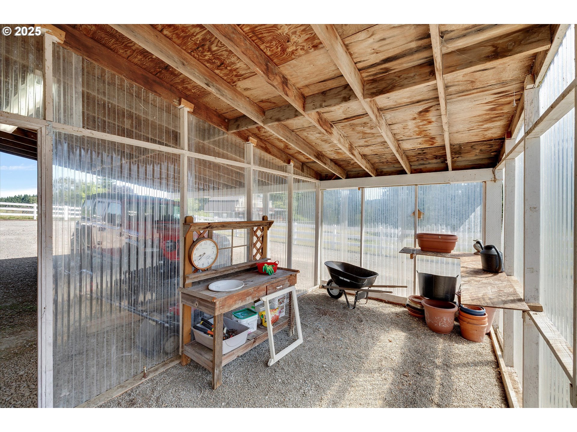 11800 South Carus Road Canby, OR 97013 - Photo 31 of 45 a living room with furniture