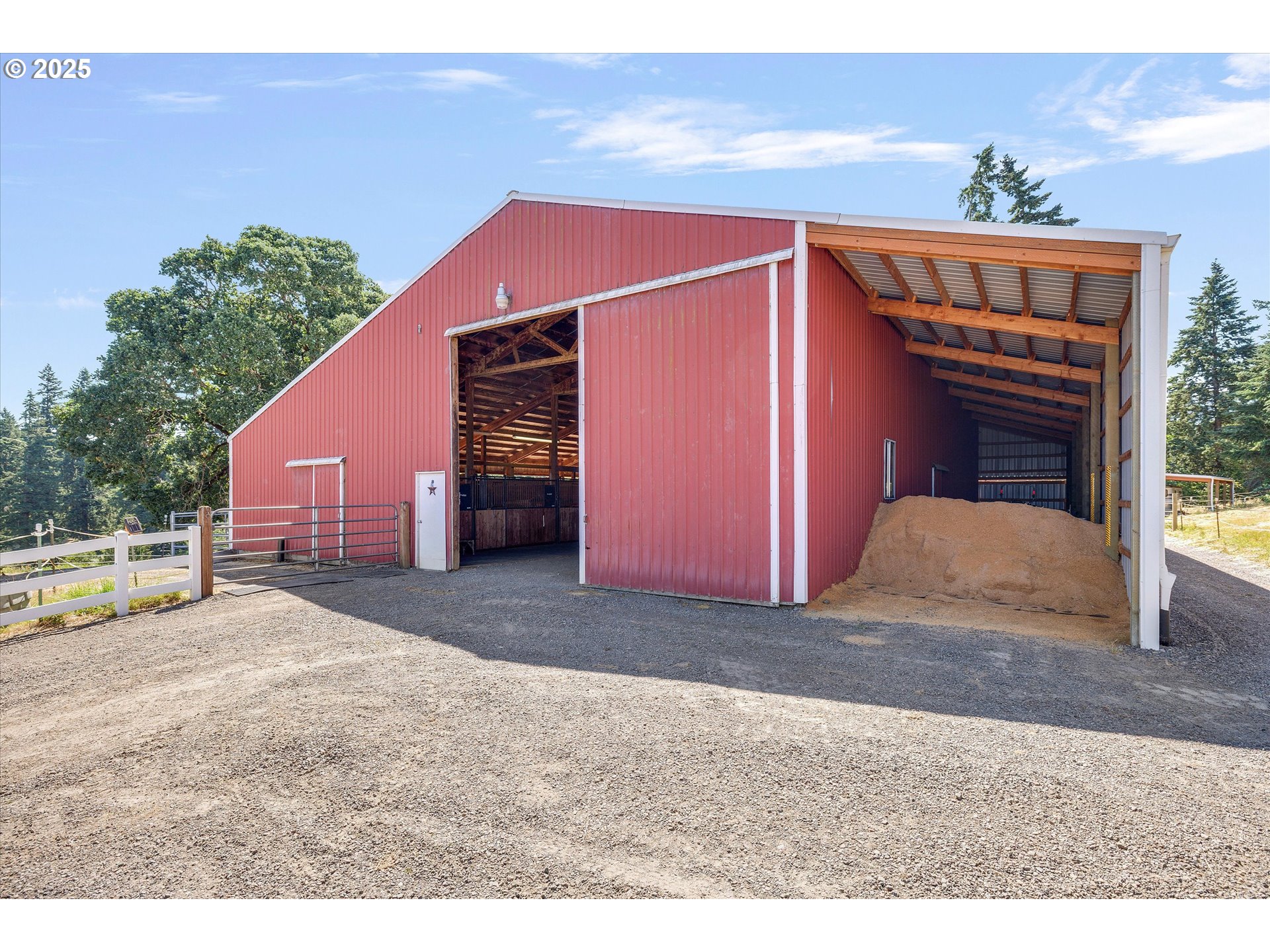 11800 South Carus Road Canby, OR 97013 - Photo 33 of 45 a view of a backyard of the house