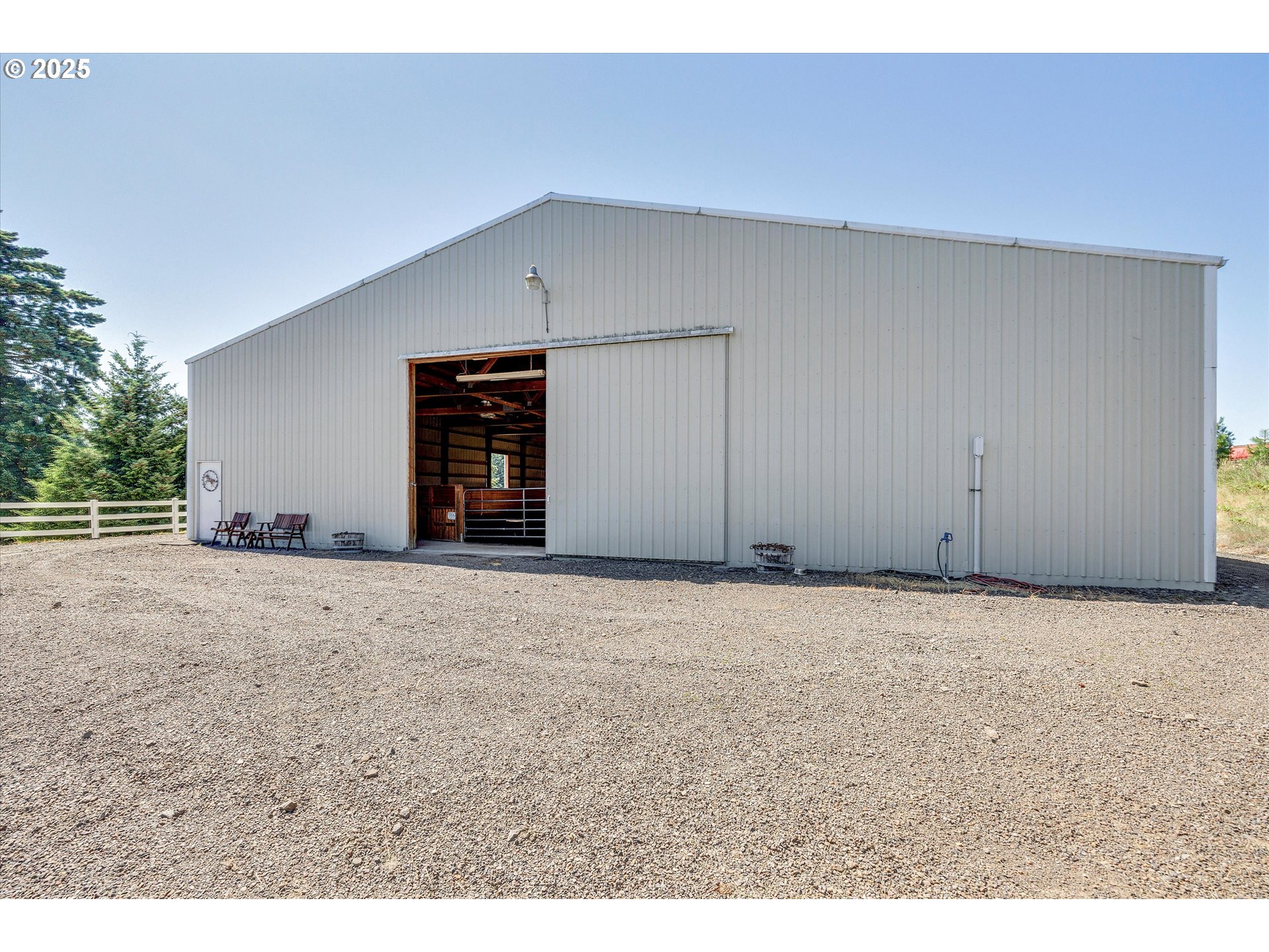 11800 South Carus Road Canby, OR 97013 - Photo 36 of 45 a view of an empty room with a garage