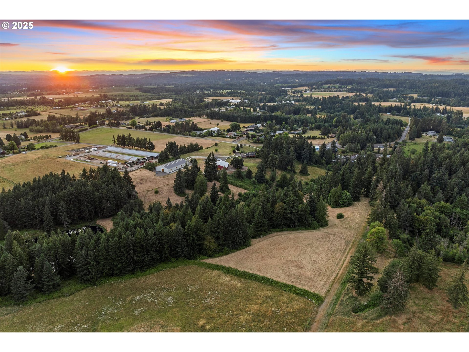 11800 South Carus Road Canby, OR 97013 - Photo 41 of 45 a view of city and mountain