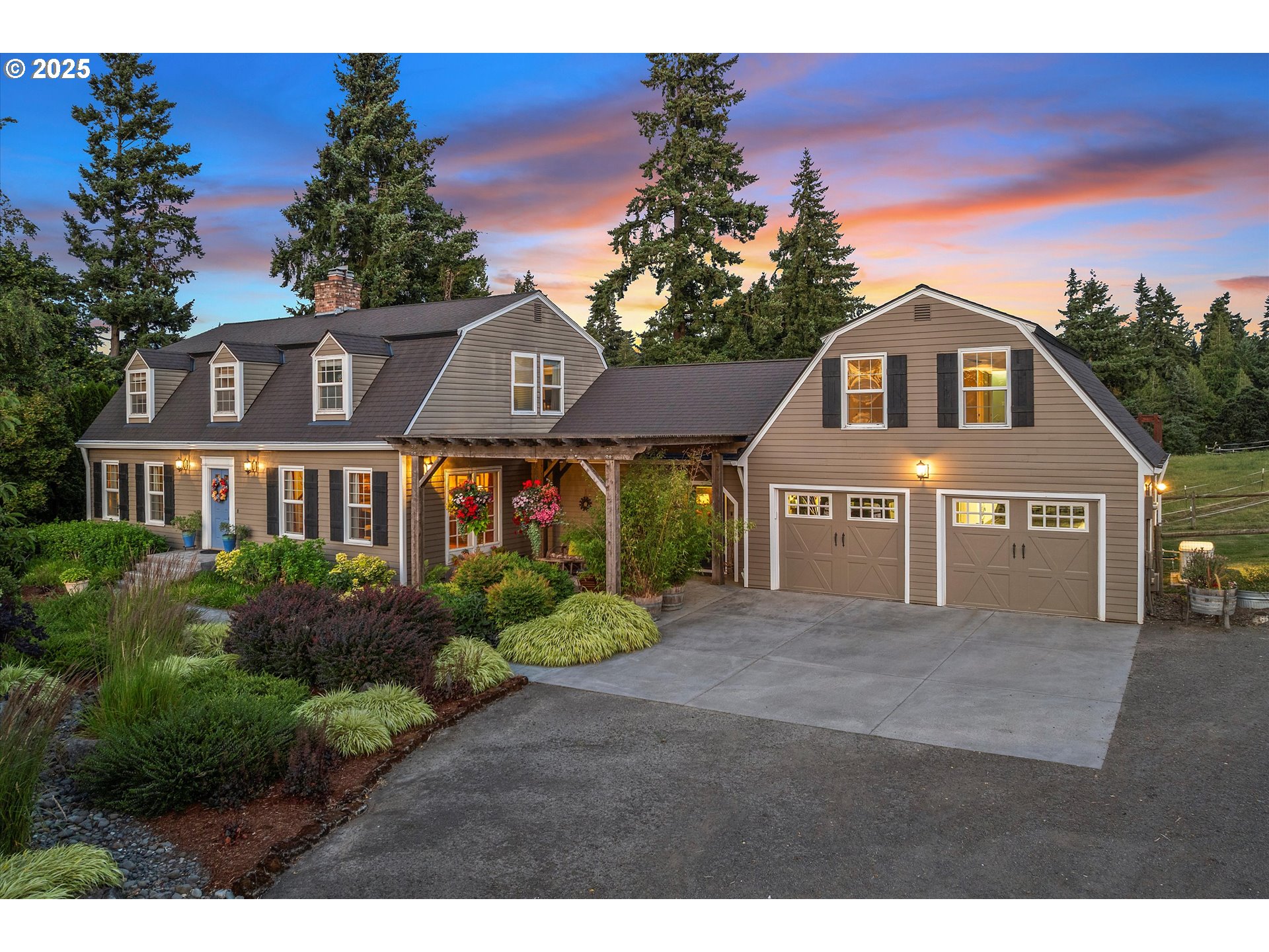 11800 South Carus Road Canby, OR 97013 - Photo 6 of 45 a front view of a house with a garden