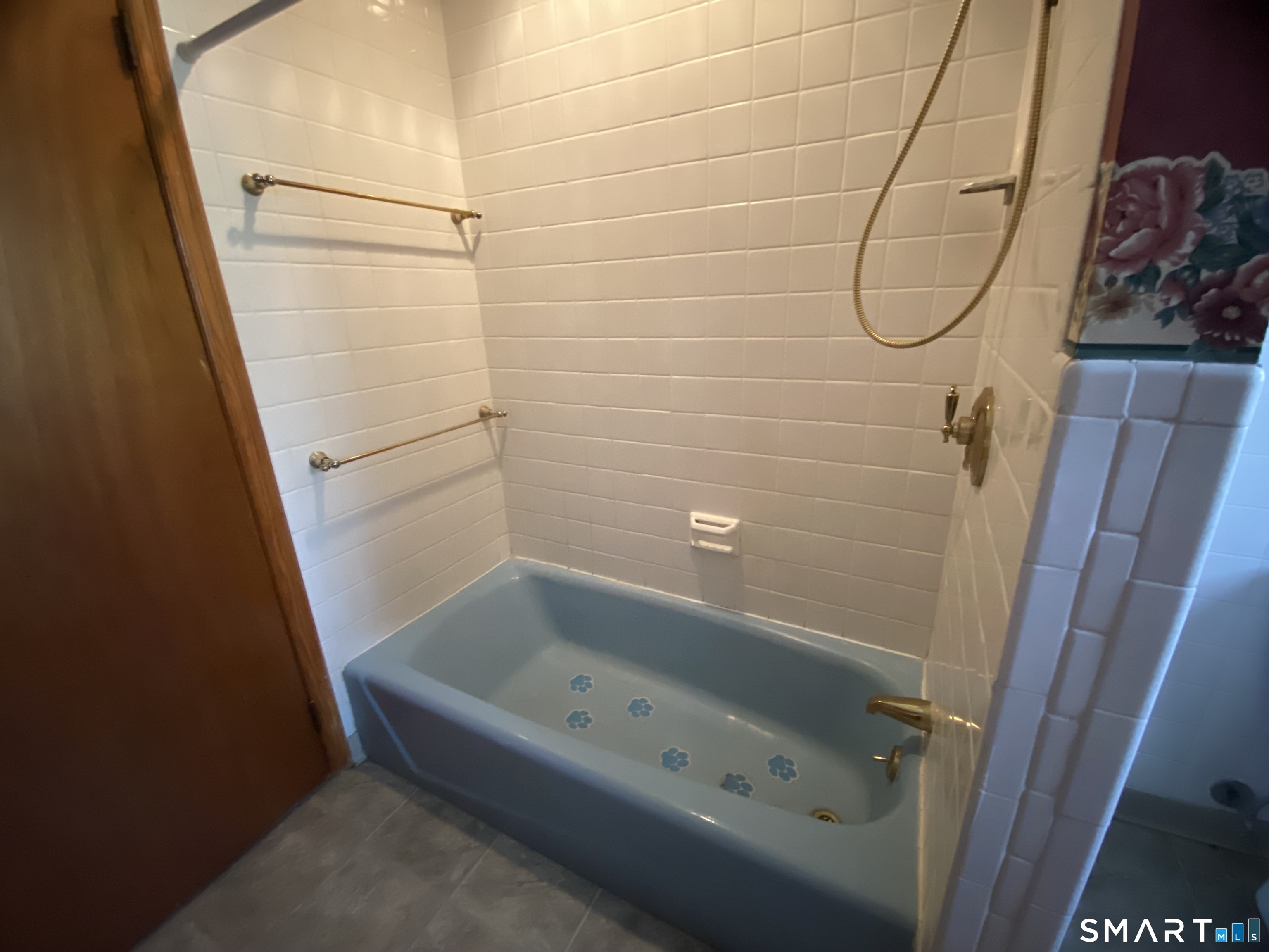 268 Bell Street Middletown, CT 06457 - Photo 18 of 36 a bathroom with a bathtub
