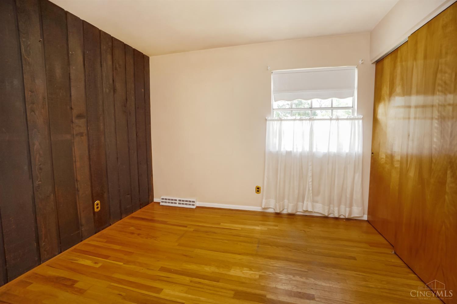5814 Lawrence Road Cincinnati, OH 45248 - Photo 21 of 33