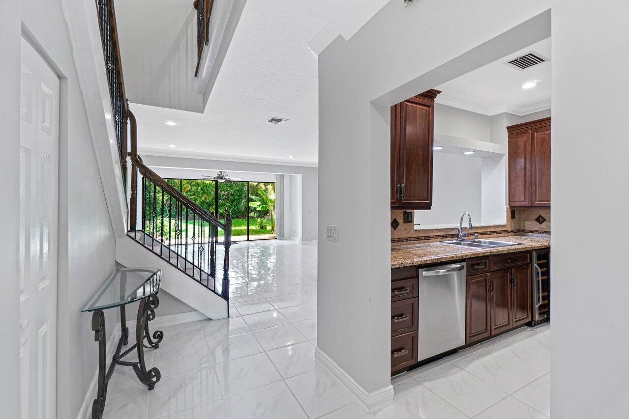 6366 Longboat Lane West, Unit 105 Boca Raton, FL 33433 - Photo 5 of 31 005-6366LongboatLaneWest-BocaRaton-FL-33